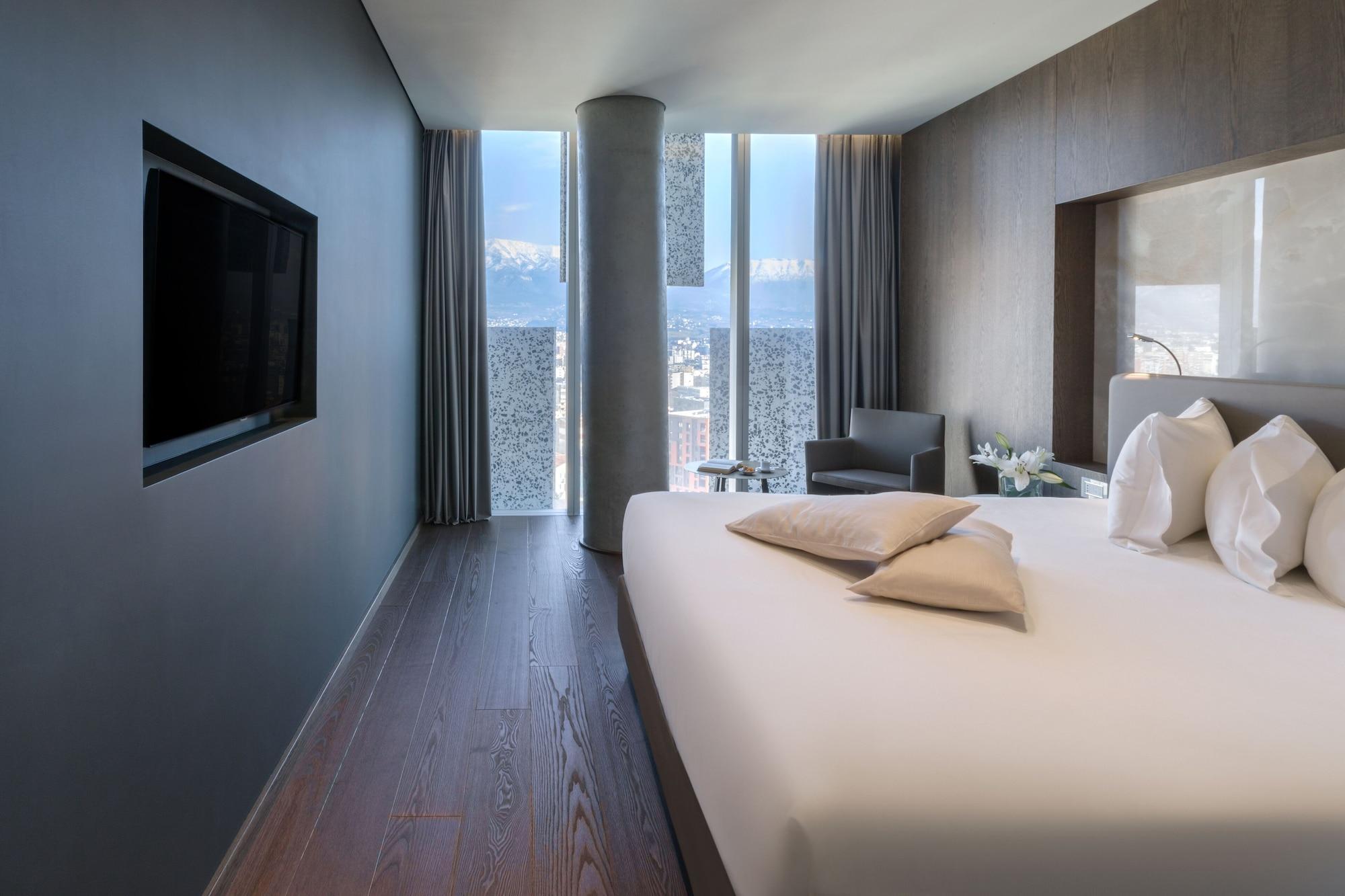 Maritim Hotel Plaza Tirana Exterior photo Deluxe room