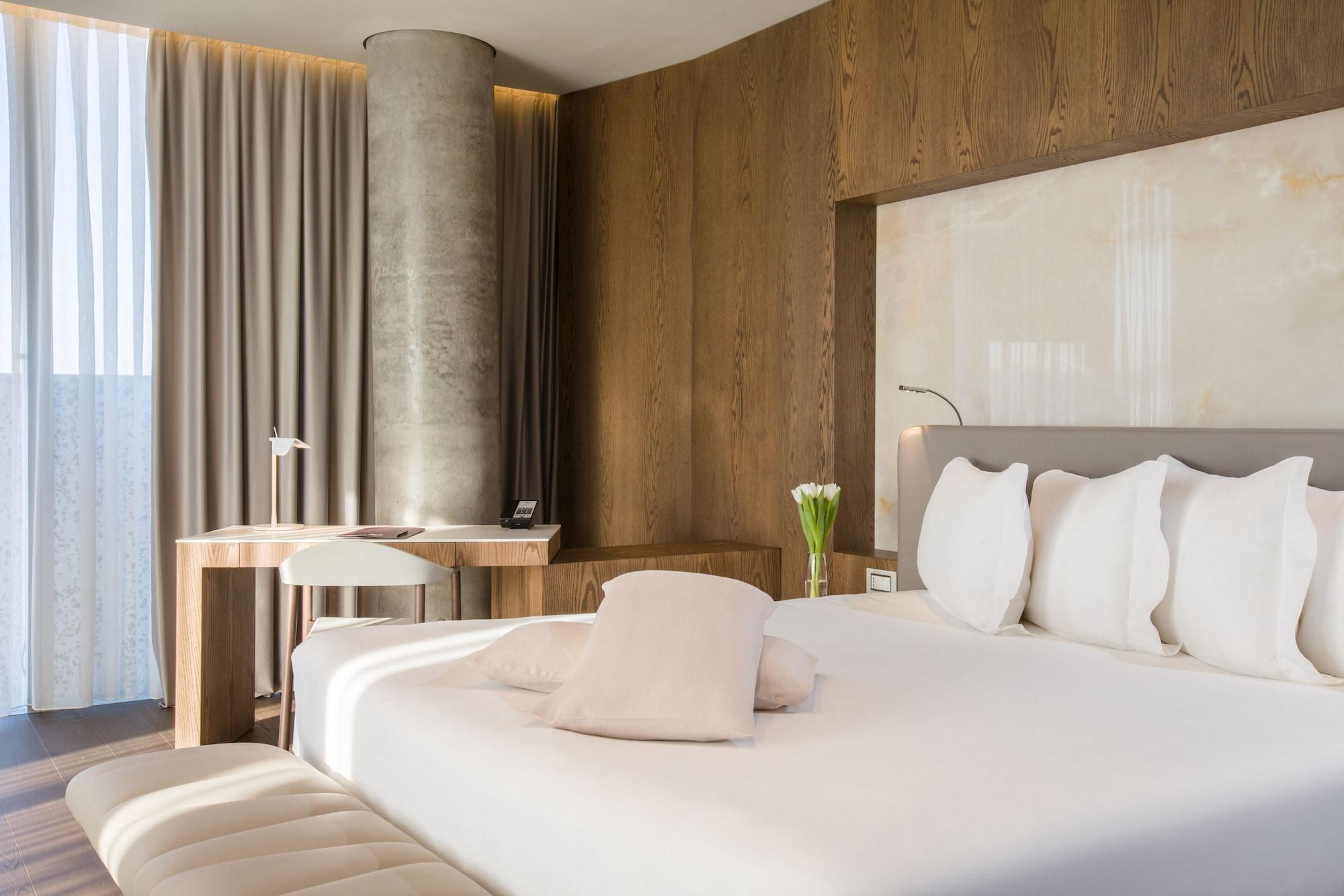 Maritim Hotel Plaza Tirana Exterior photo Deluxe room