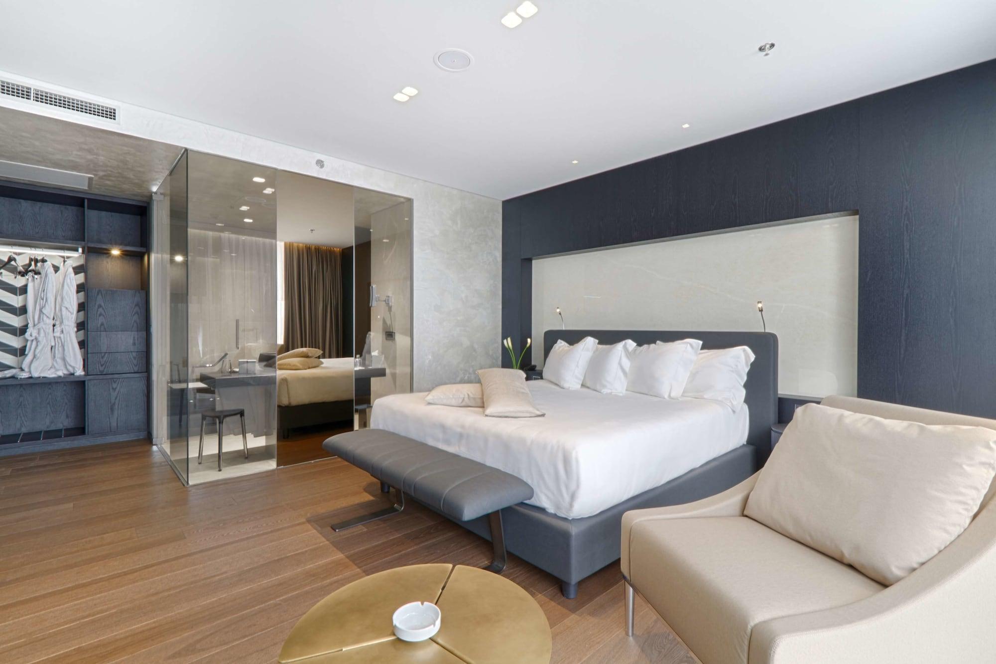 Maritim Hotel Plaza Tirana Exterior photo Suite