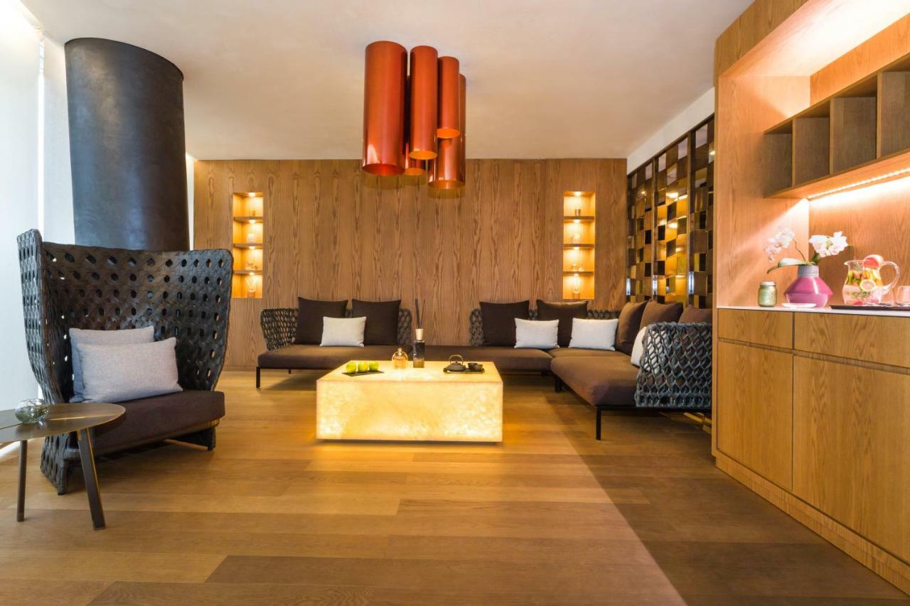 Maritim Hotel Plaza Tirana Exterior photo The lounge at the airport