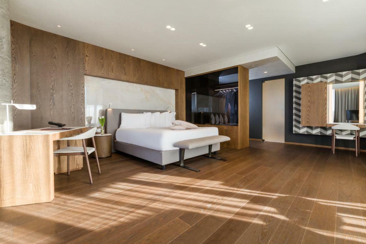 Maritim Hotel Plaza Tirana Exterior photo Suite